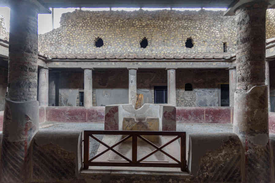 309 - Italia - Torre Annunziata - Villa Oplontis o Villa Poppea - Peristilio.jpg